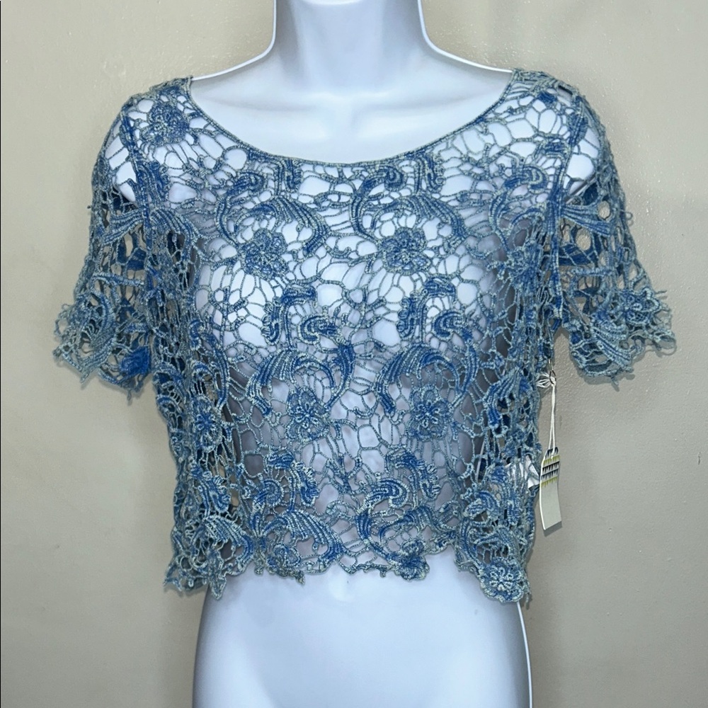 Forever 21 Blue/Cream Crochet Crop Top